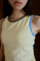 背の喪失感とリボン結びタンク