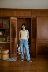 背の喪失感とリボン結びタンク