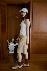 背の喪失感とリボン結びタンク