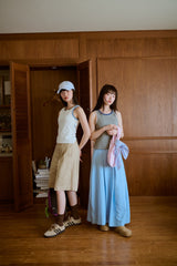 背の喪失感とリボン結びタンク