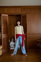 背の喪失感とリボン結びタンク