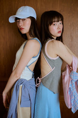 背の喪失感とリボン結びタンク