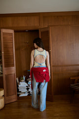 背の喪失感とリボン結びタンク