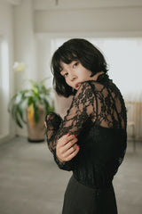 UA薄紗蕾絲上衣