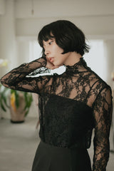 UA薄紗蕾絲上衣