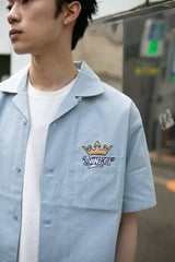 國王徽標開放式衣領襯衫