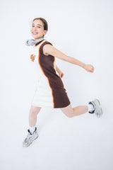 아뇨 여자 스포티 한 원 조각