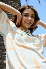 Tiedye Goodvibes大學徽標T卹