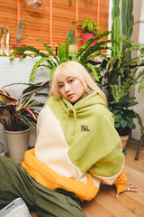 超過三色連帽衫