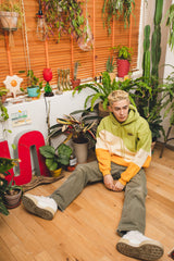 超過三色連帽衫