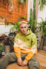 超過三色連帽衫