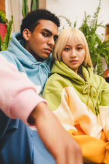 超過三色連帽衫