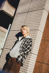 損壞徽標連帽衫