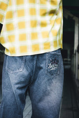 國王徽標損壞牛仔布