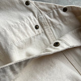 搖搖欲墜的新聞紙背心