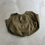 搖搖欲墜的新聞紙背心