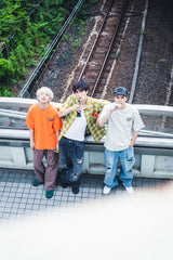 國王徽標損壞牛仔布