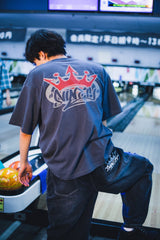 國王徽標損壞牛仔布