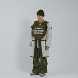 搖搖欲墜的新聞紙背心