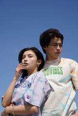 Tiedye Goodvibes大學徽標T卹