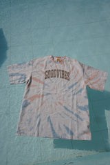 Tiedye Goodvibes大學徽標T卹