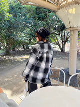 ng塗在休息板襯衫上