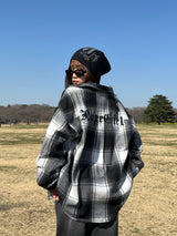 ng塗在休息板襯衫上