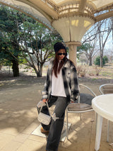 ng塗在休息板襯衫上