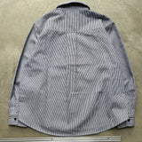 細條紋鬆散的春季軍襯衫