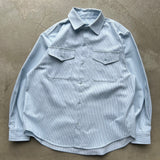 細條紋鬆散的春季軍襯衫