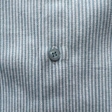 細條紋鬆散的春季軍襯衫