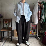 細條紋鬆散的春季軍襯衫