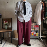 細條紋鬆散的春季軍襯衫