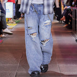 國王徽標損壞牛仔布