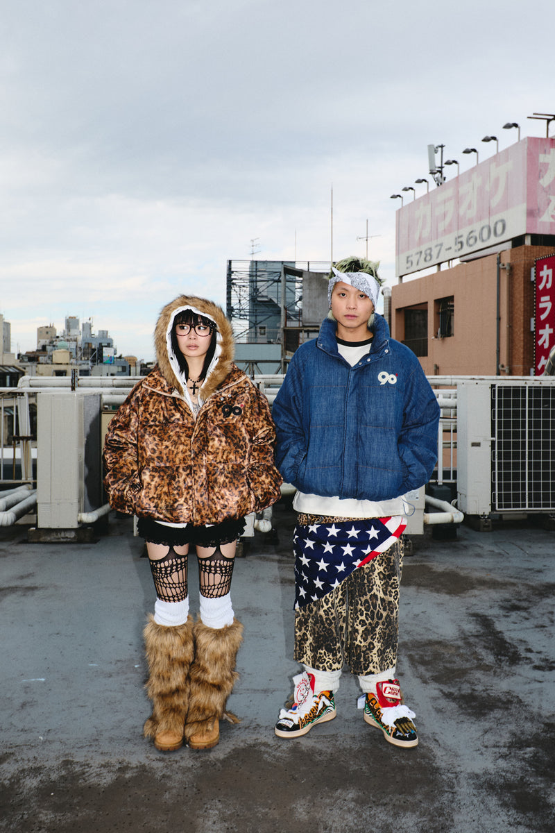 90 로고가 풍부한 복도 재킷