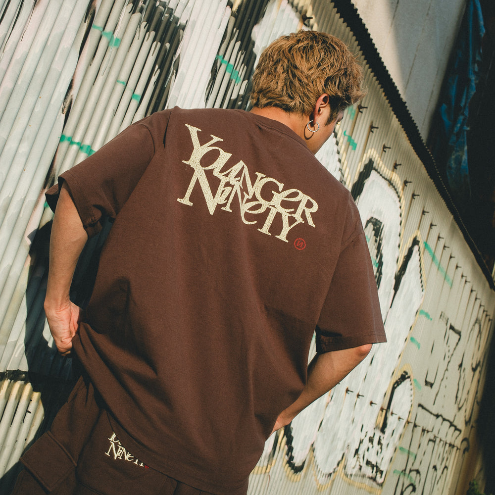 9090 × younger song Universal Logo Tee – YZ