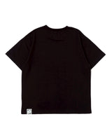 NINETY Tee 上的性感女孩 
