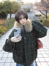 羊毛样式的军用夹克 