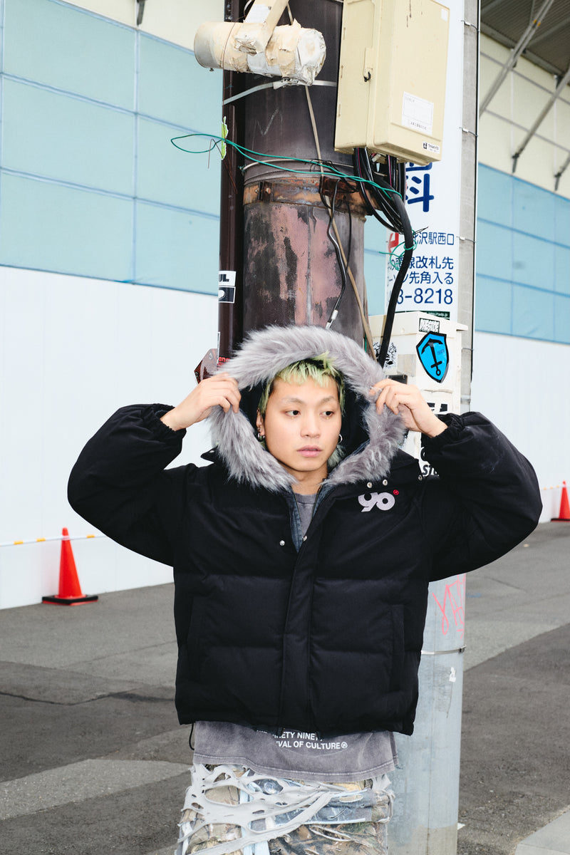 90 로고가 풍부한 복도 재킷