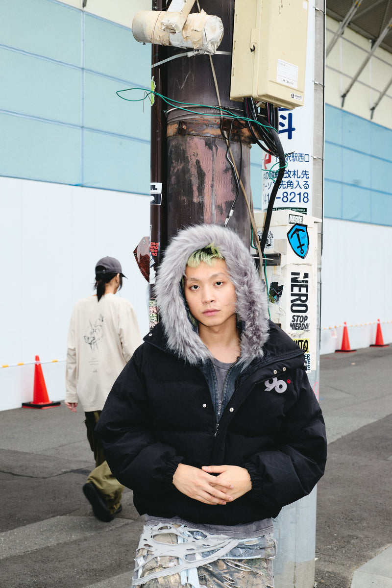 90 로고가 풍부한 복도 재킷