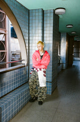 子弹标志水钻拉链连帽衫 