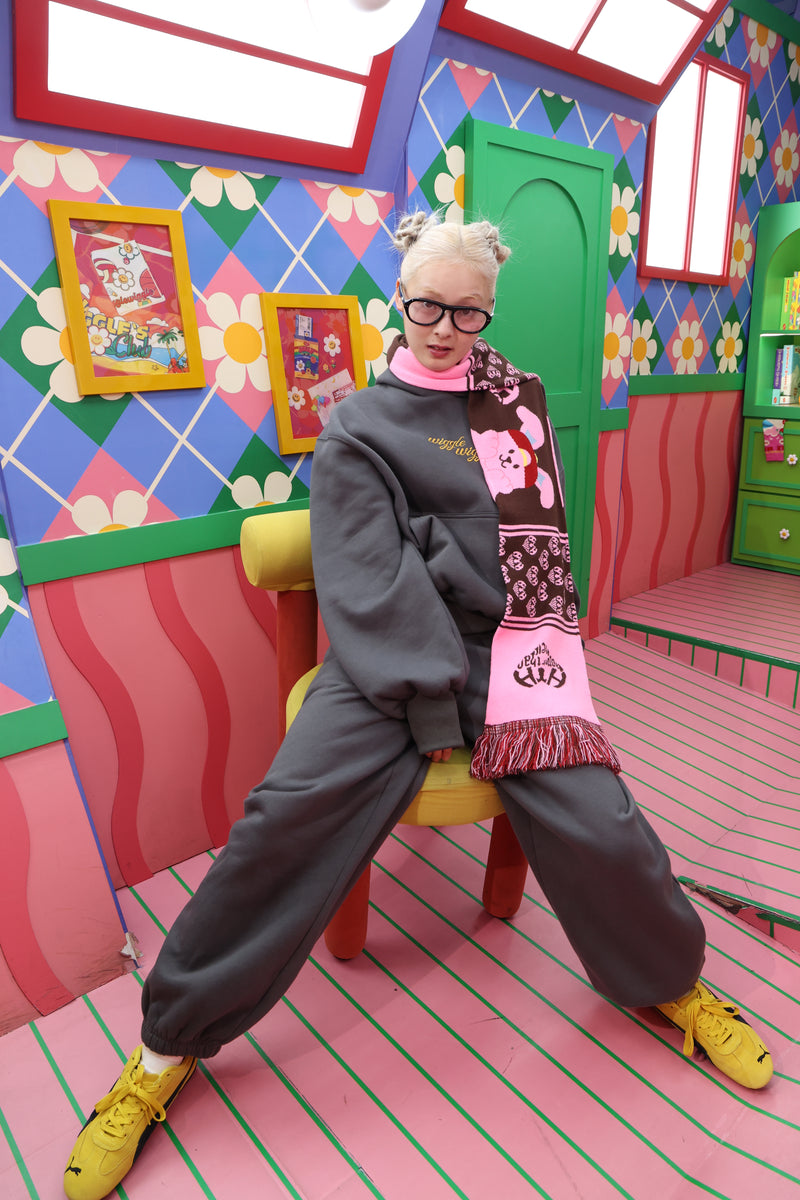 wiggle wiggle × HTH back logo sweat pants