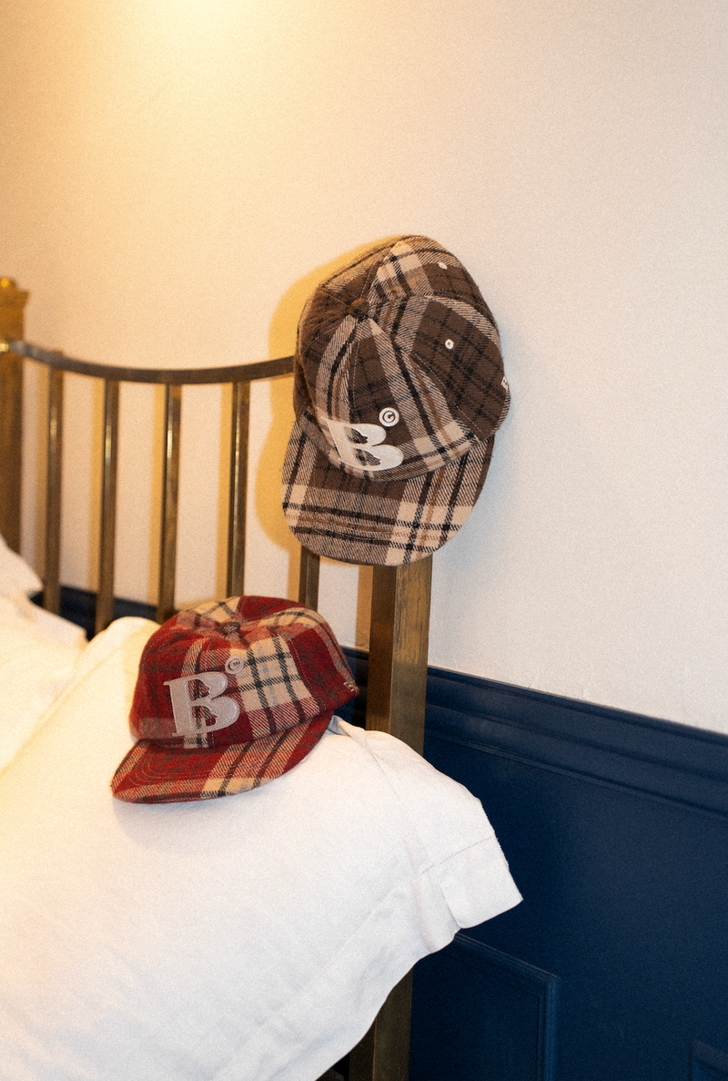 B 로고 체크 캡 
