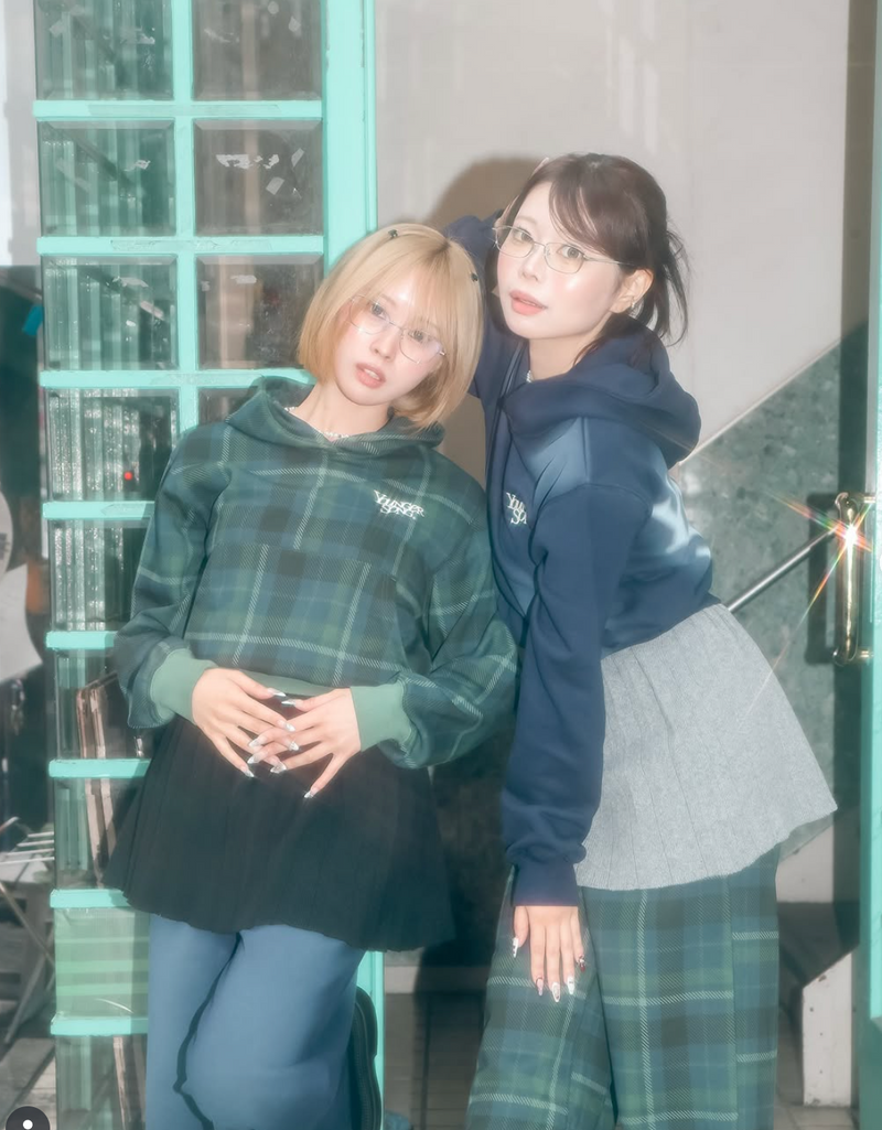 universal logo powder spray hoodie