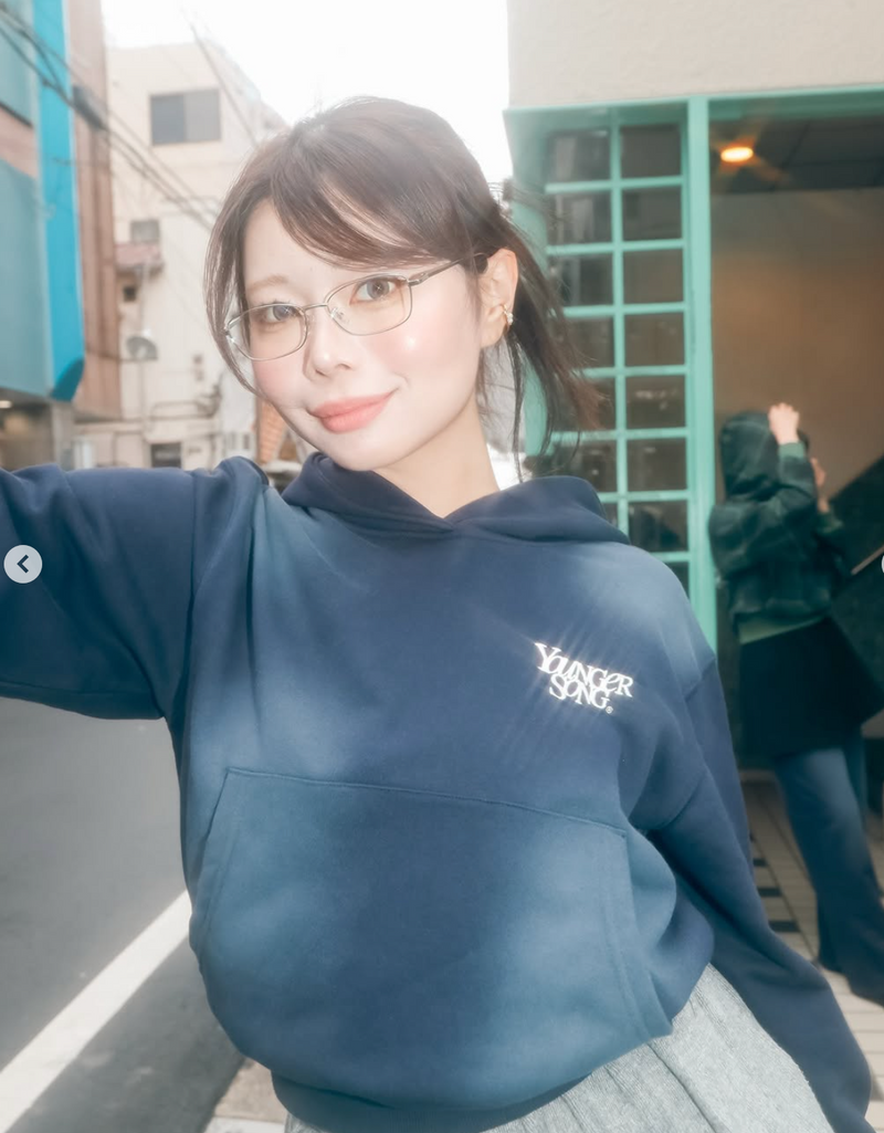 universal logo powder spray hoodie