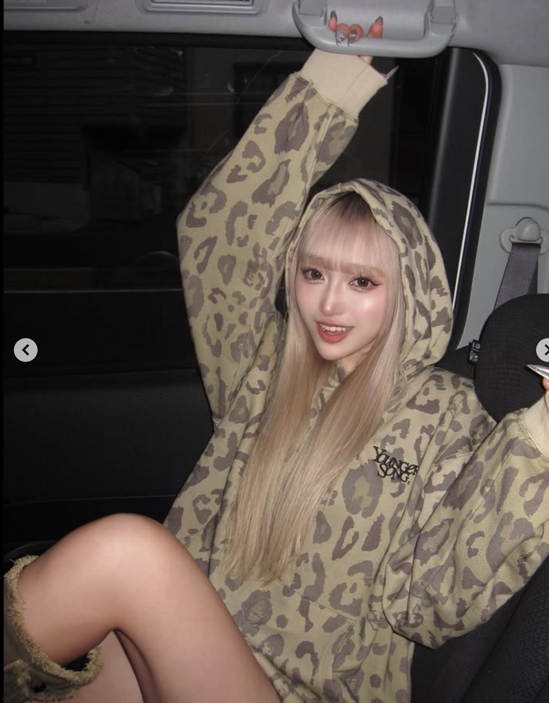 universal logo powder spray hoodie