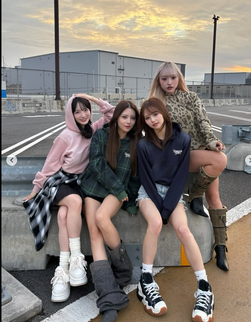 universal logo powder spray hoodie