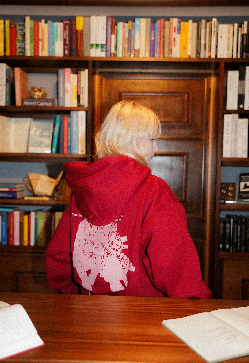 B logo hoodie – YZ