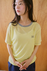 窓にぼんやり映る文字 "common gull products.