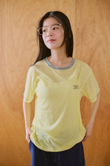 窓にぼんやり映る文字 "common gull products.